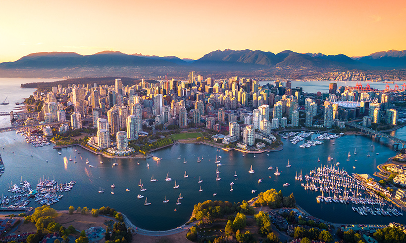 Background for Canadian Real Estate: A Strategic Shield Against Monetary Debasement Immobilier canadien : un bouclier stratégique contre la dévalorisation monétaire